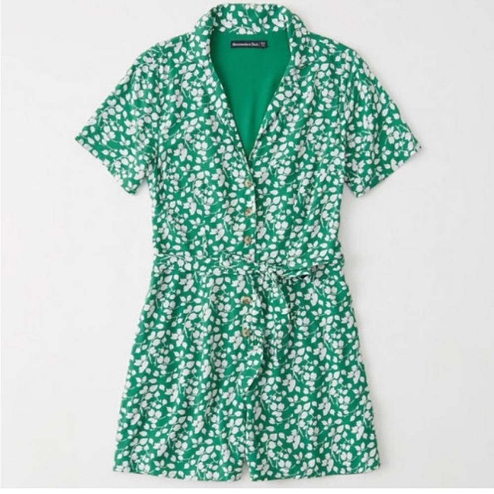 Green and White Abercrombie & Fitch Floral Romper Size XL